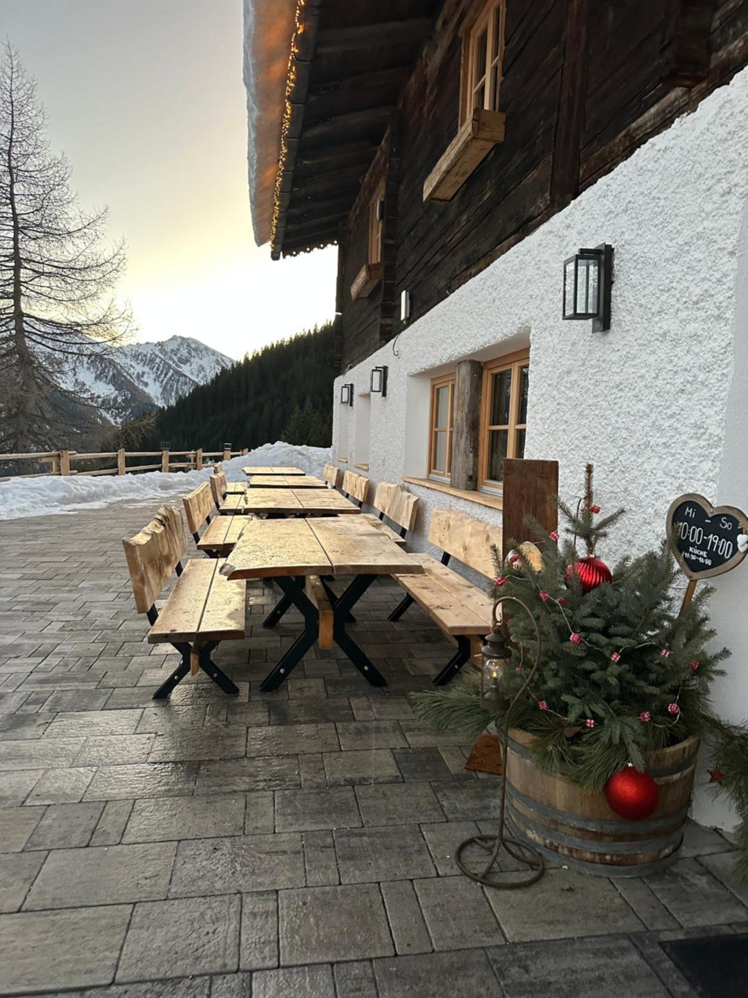Peer Alm Hotel Navis Exterior photo
